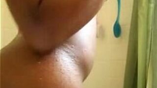 Sexy ebony shakes her booty in the shower porn video